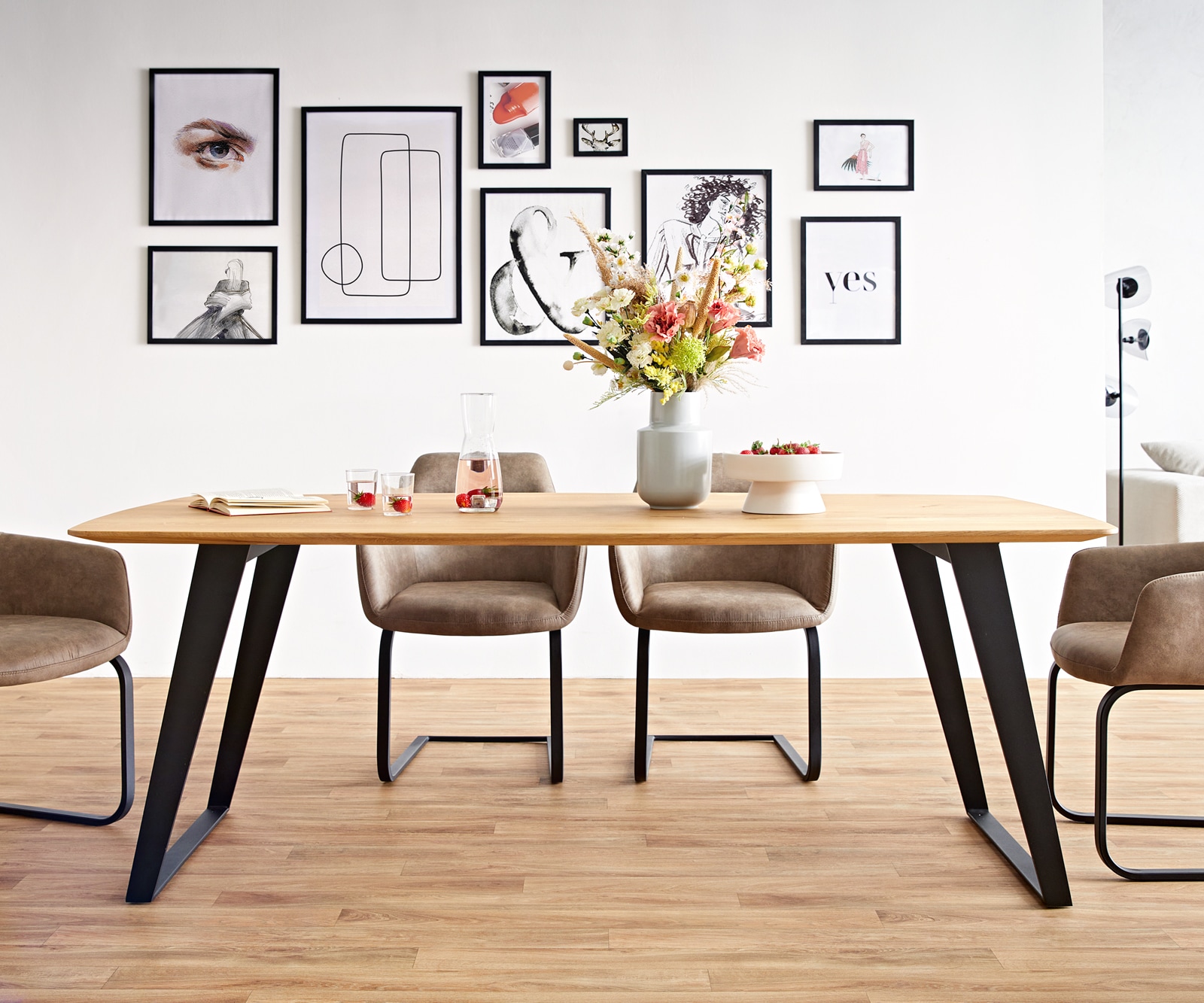 Esstisch Edge Boot 200x100x2,5-3 Eiche Natur Metall Schräg Schwarz Schweizer Kante 4 Esstisch Edge Boot 200x100x2,5-3 Eiche Natur Metall Schräg Schwarz Schweizer Kante 4