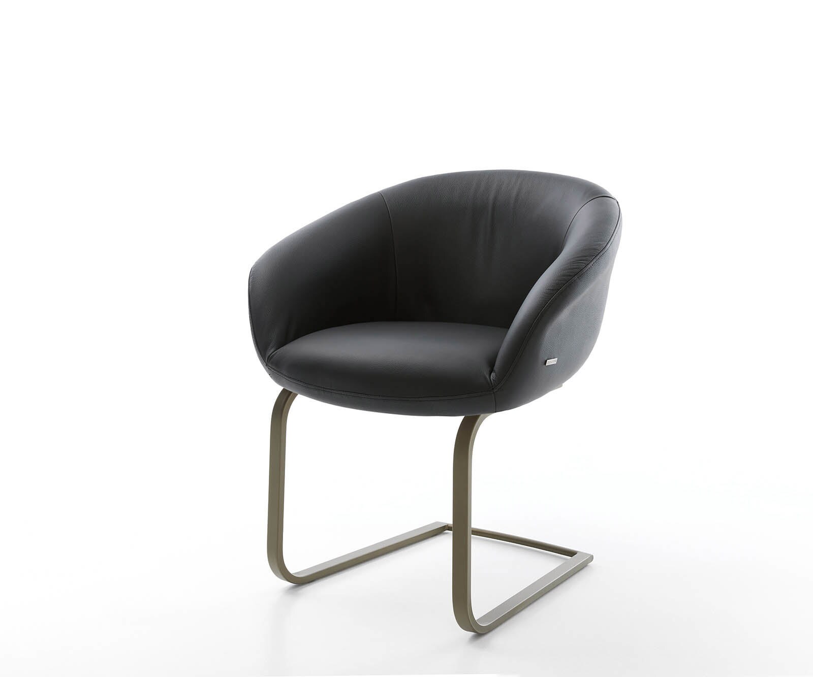 Cantilever Vinka-Flex avec accoudoirs cuir de vache noir pied cantilever plat aspect titane ressorts ensachés 1