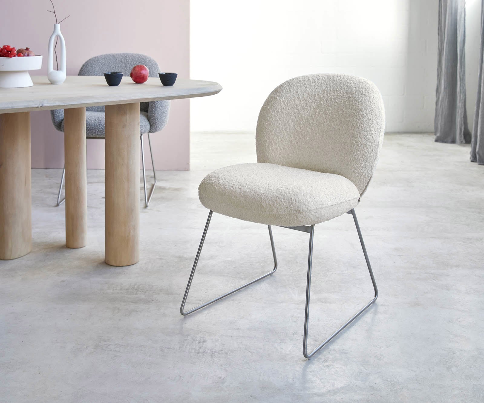 Esszimmerstuhl Nube-Flex Bouclé Weiß Kufengestell Edelstahl Taschenfederkern Esszimmerstuhl Nube-Flex Bouclé Weiß Kufengestell Edelstahl Taschenfederkern