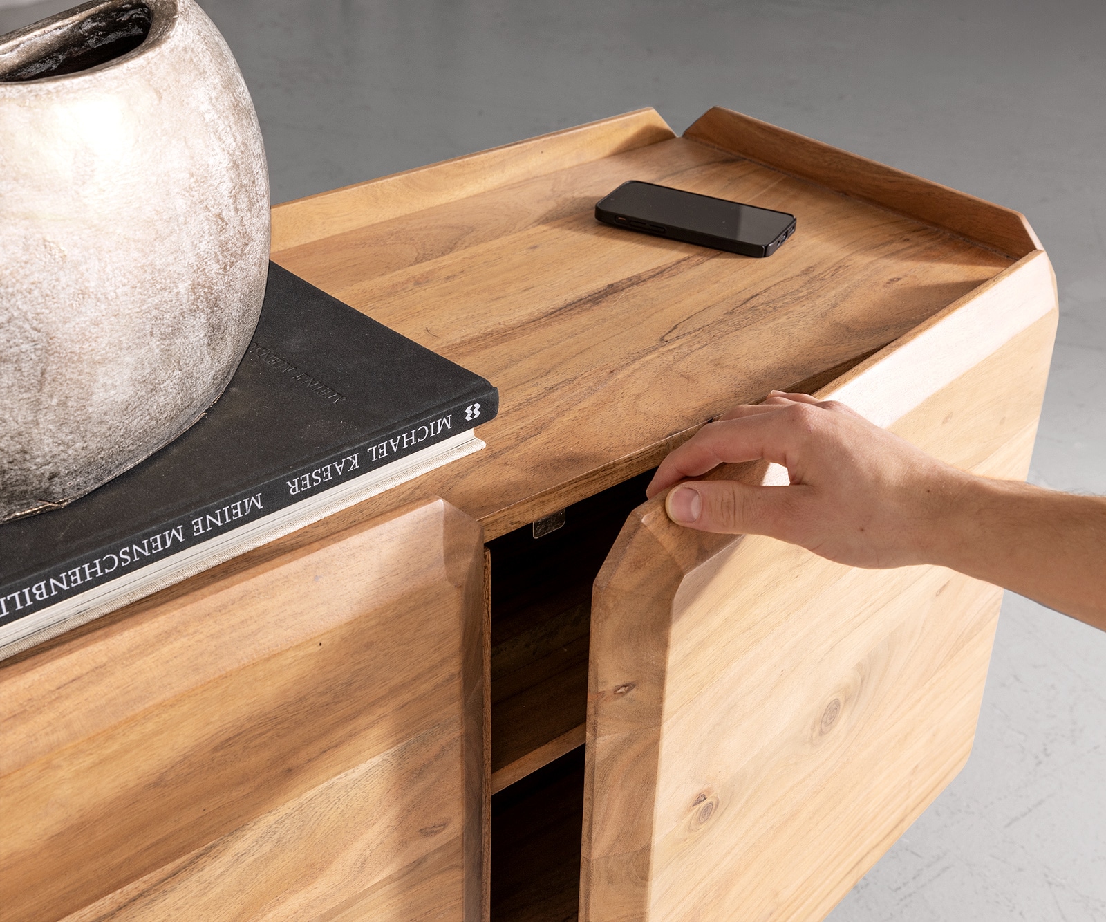 Sideboard Kiano 175 cm Akazie Natur 4 Türen V-Fuß Edelstahl Raumteiler 3 Sideboard Kiano 175 cm Akazie Natur 4 Türen V-Fuß Edelstahl Raumteiler 3