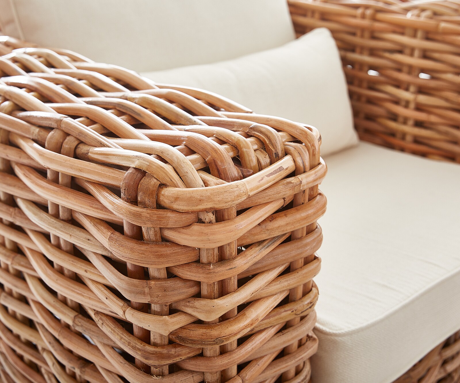 Fauteuil-Lounge Nizza en rotin naturel avec coussin blanc 4