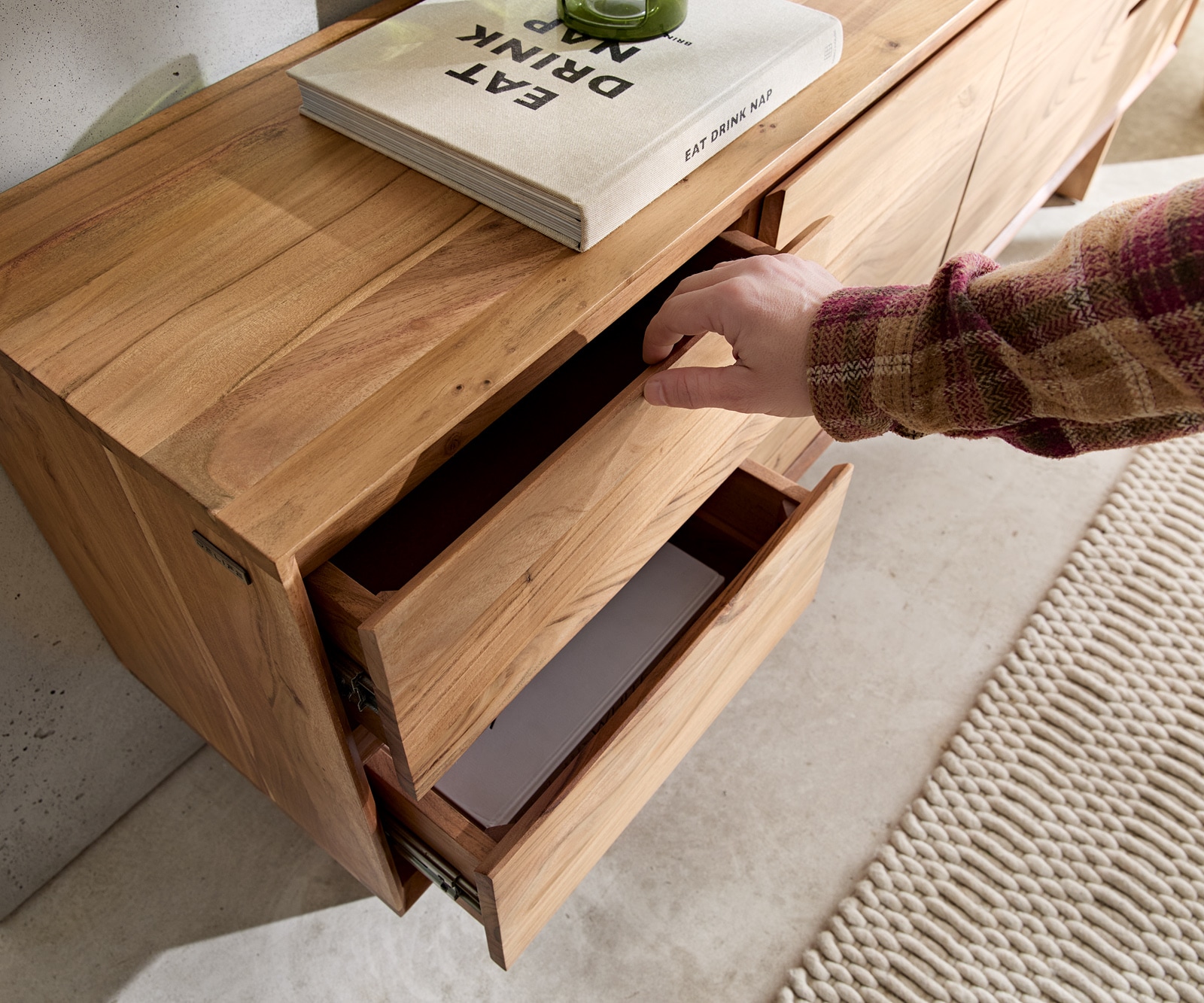 Lowboard Elandor 175 cm Akazie Natur 2 Türen 4 Schubladen Holzfuß 6 Lowboard Elandor 175 cm Akazie Natur 2 Türen 4 Schubladen Holzfuß 6