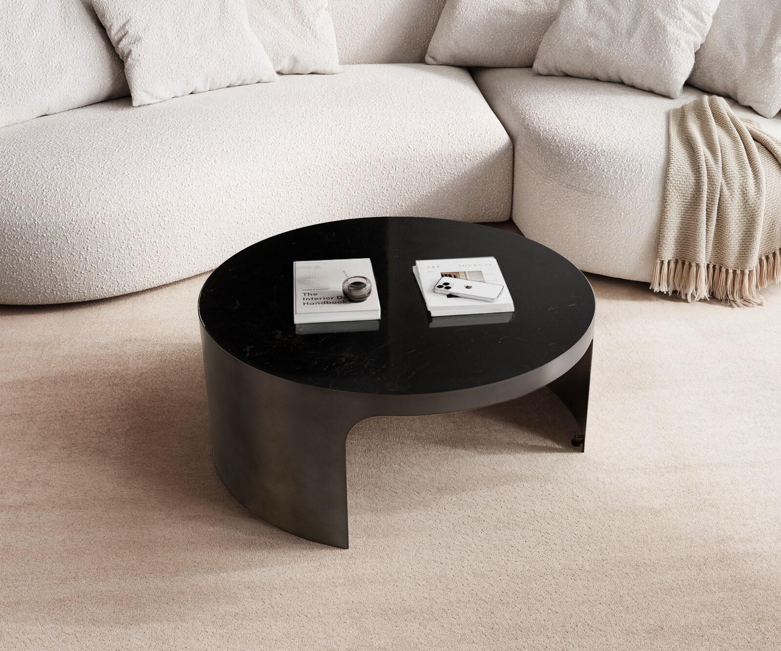 Table-basse Alerio 90 x 90 cm, marbre noir et métal doré, finition Black Antique 1