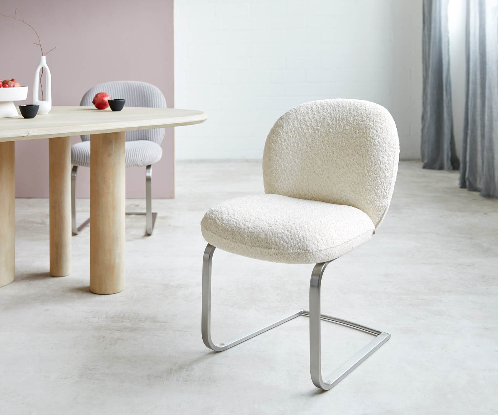 Freischwinger Nube-Flex Bouclé Weiß Freischwinger flach Edelstahl Taschenfederkern