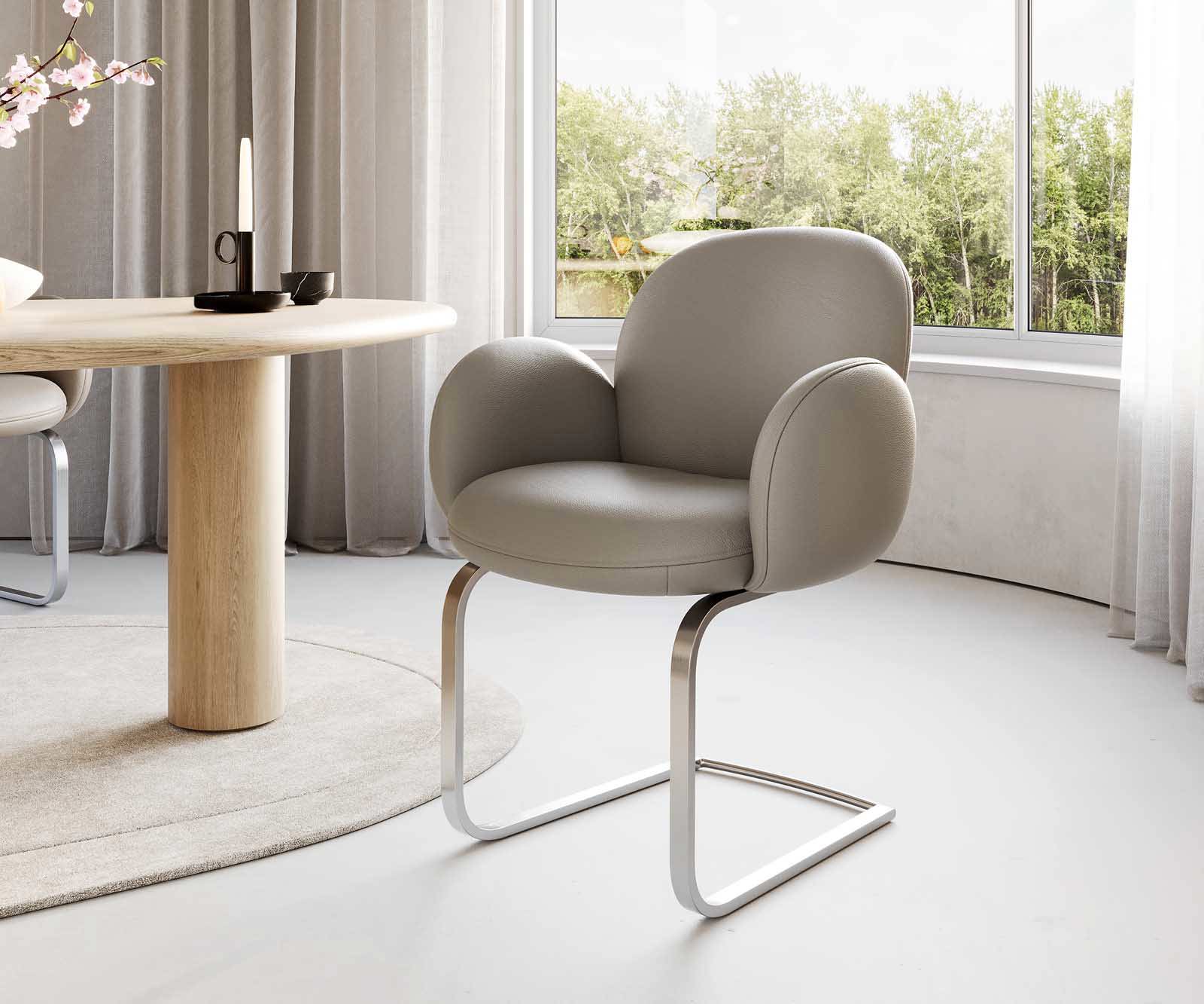 Cantilever Nube-Flex avec accoudoirs cuir de vache couleur boue pied cantilever plat acier inoxydable brossé ressorts ensachés 1
