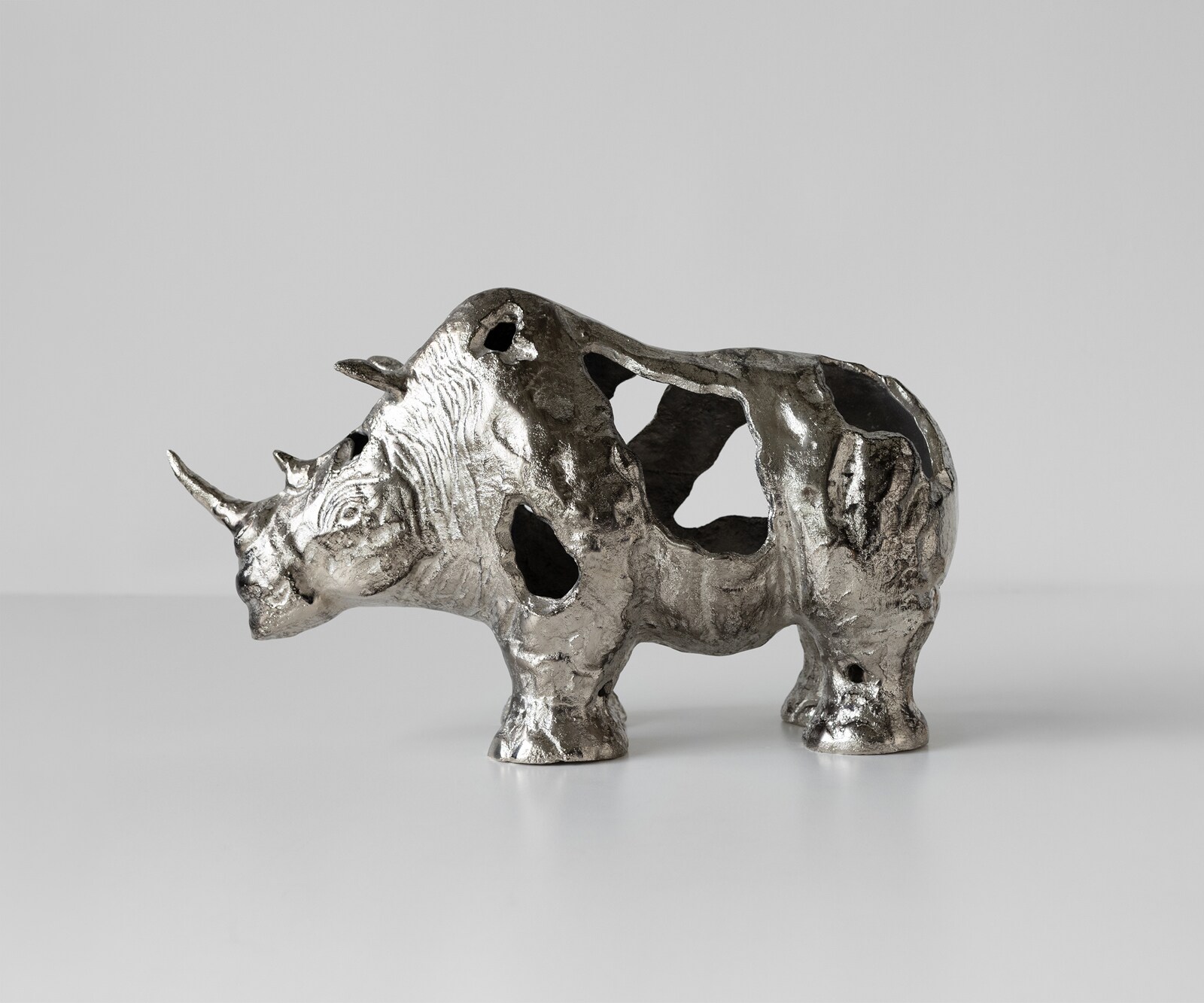 Figur Rinoro B53 x T19 x H30 cm Aluminium Platin Handgemacht 2