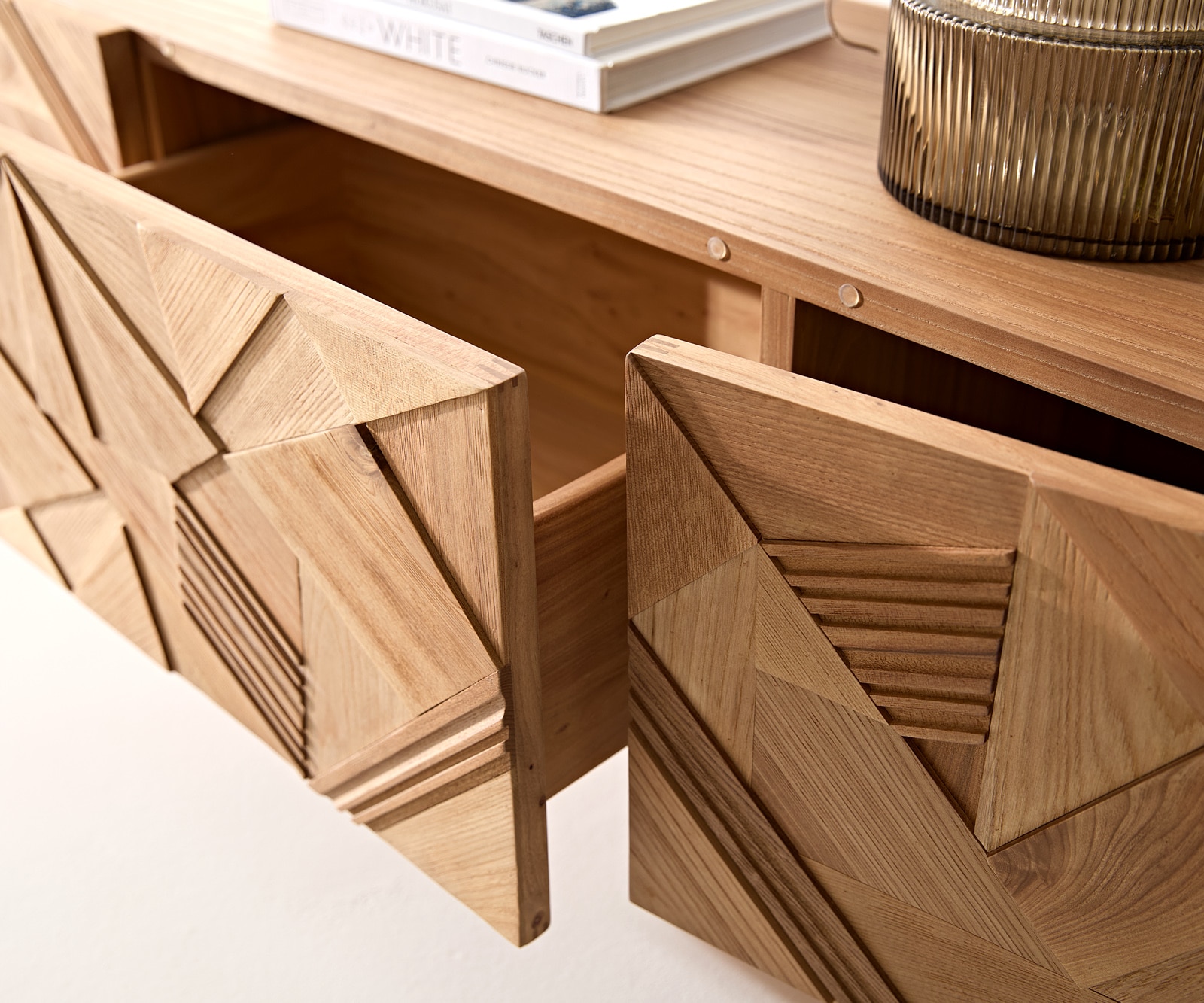 Lowboard Eldoria 220 cm Ulme Natur 3D Effekt 2 Türen 2 Schubfächer Winkelfuß Edelstahl 4 Lowboard Eldoria 220 cm Ulme Natur 3D Effekt 2 Türen 2 Schubfächer Winkelfuß Edelstahl 4