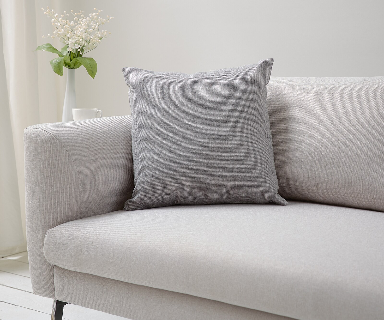 Coussin Dalma 50x50 cm tissu plat gris