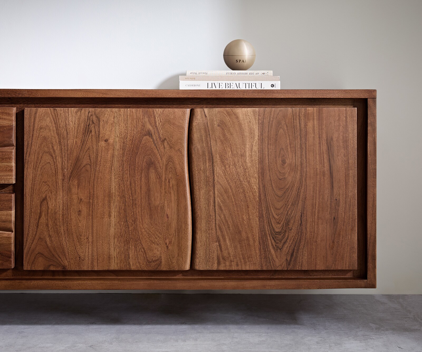 Lowboard Live-Edge 200 cm Akazie Braun 4 Türen 2 Schübe schwebend 4 Lowboard Live-Edge 200 cm Akazie Braun 4 Türen 2 Schübe schwebend 4