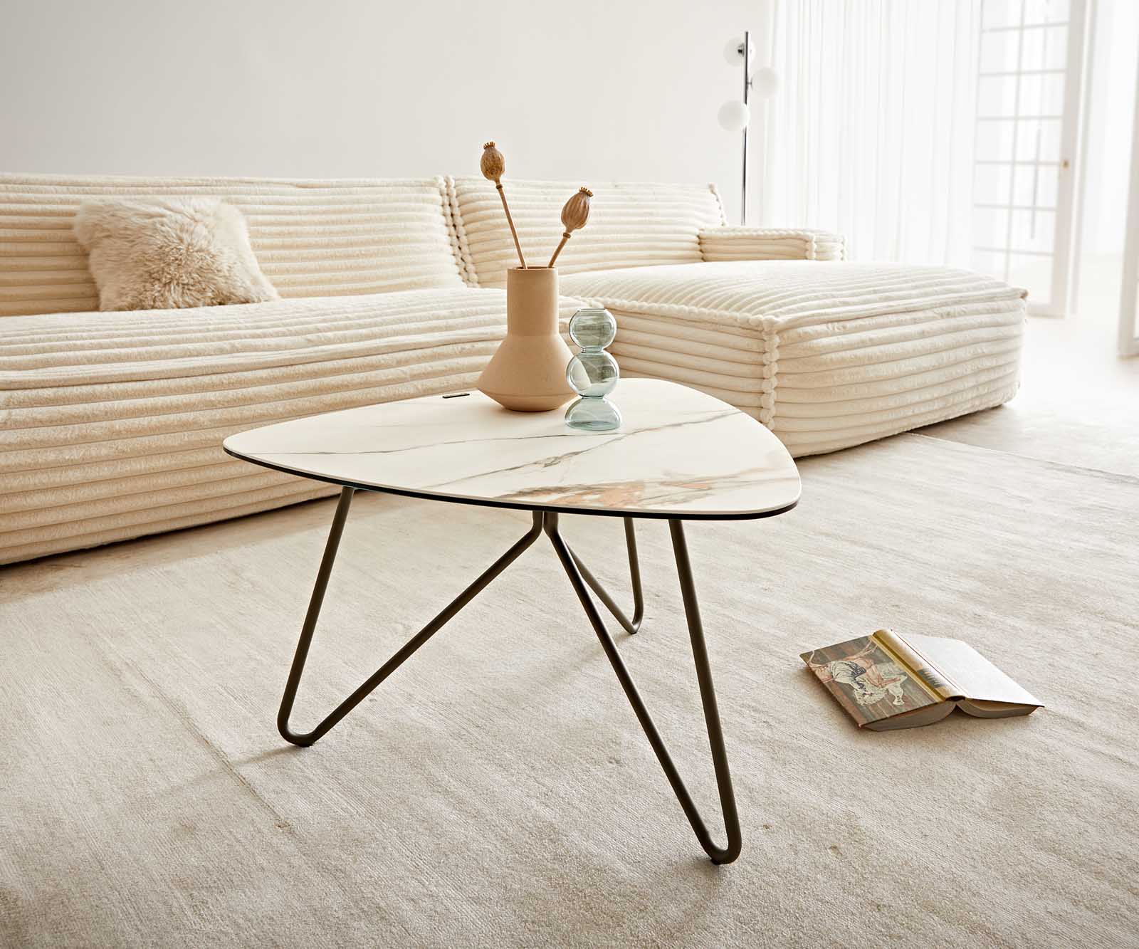 Table-basse Ekrem 65x65 cm céramique Calacatta Luxe blanc-or-gris piètement croisé rond métal effet titane Table-basse Ekrem 65x65 cm céramique Calacatta Luxe blanc-or-gris piètement croisé rond métal effet titane