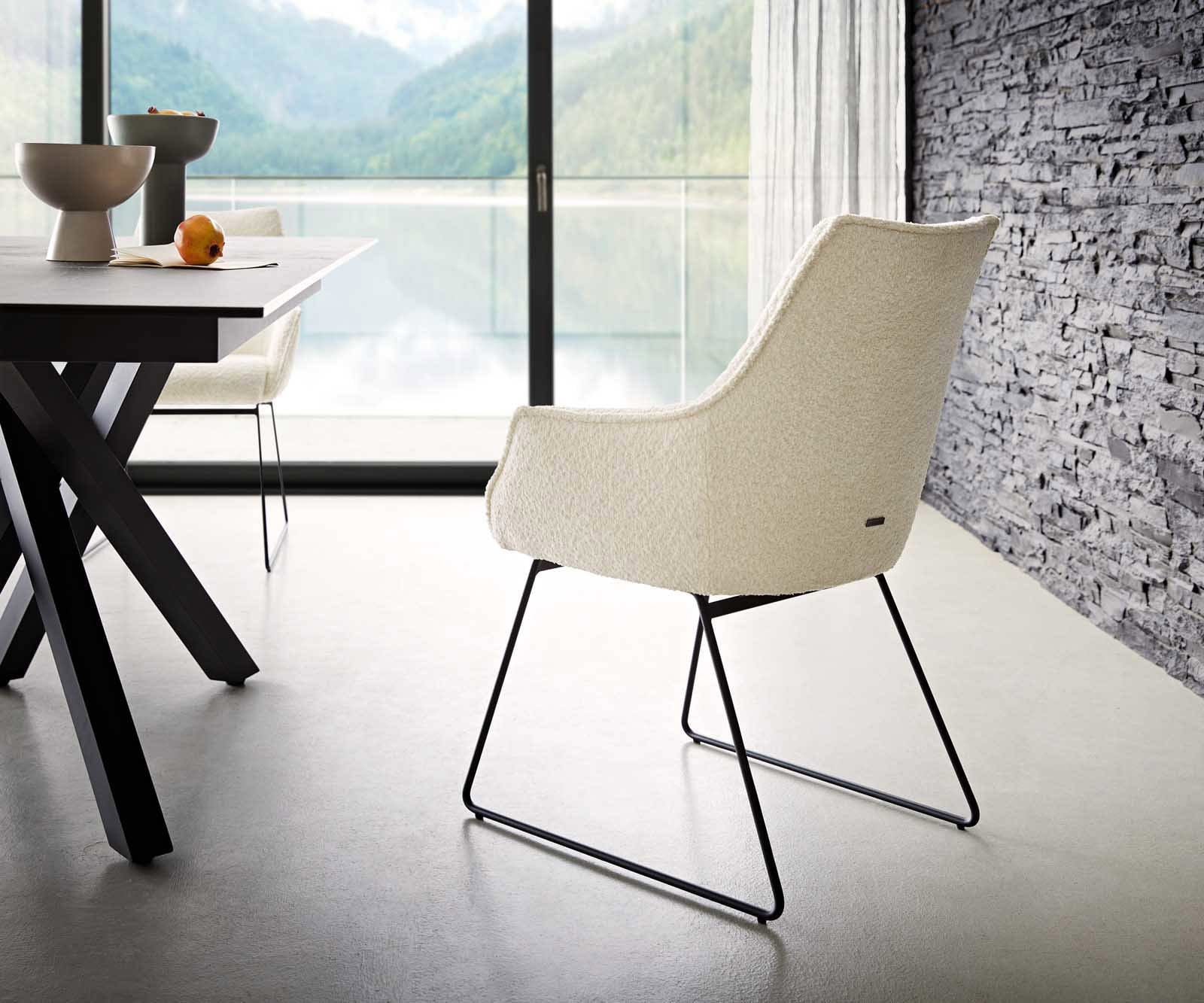 Chaise-de-salle-à-manger Alja-Flex avec accoudoirs bouclé blanc pied trapèze noir ressorts ensachés 4 Chaise-de-salle-à-manger Alja-Flex avec accoudoirs bouclé blanc pied trapèze noir ressorts ensachés 4