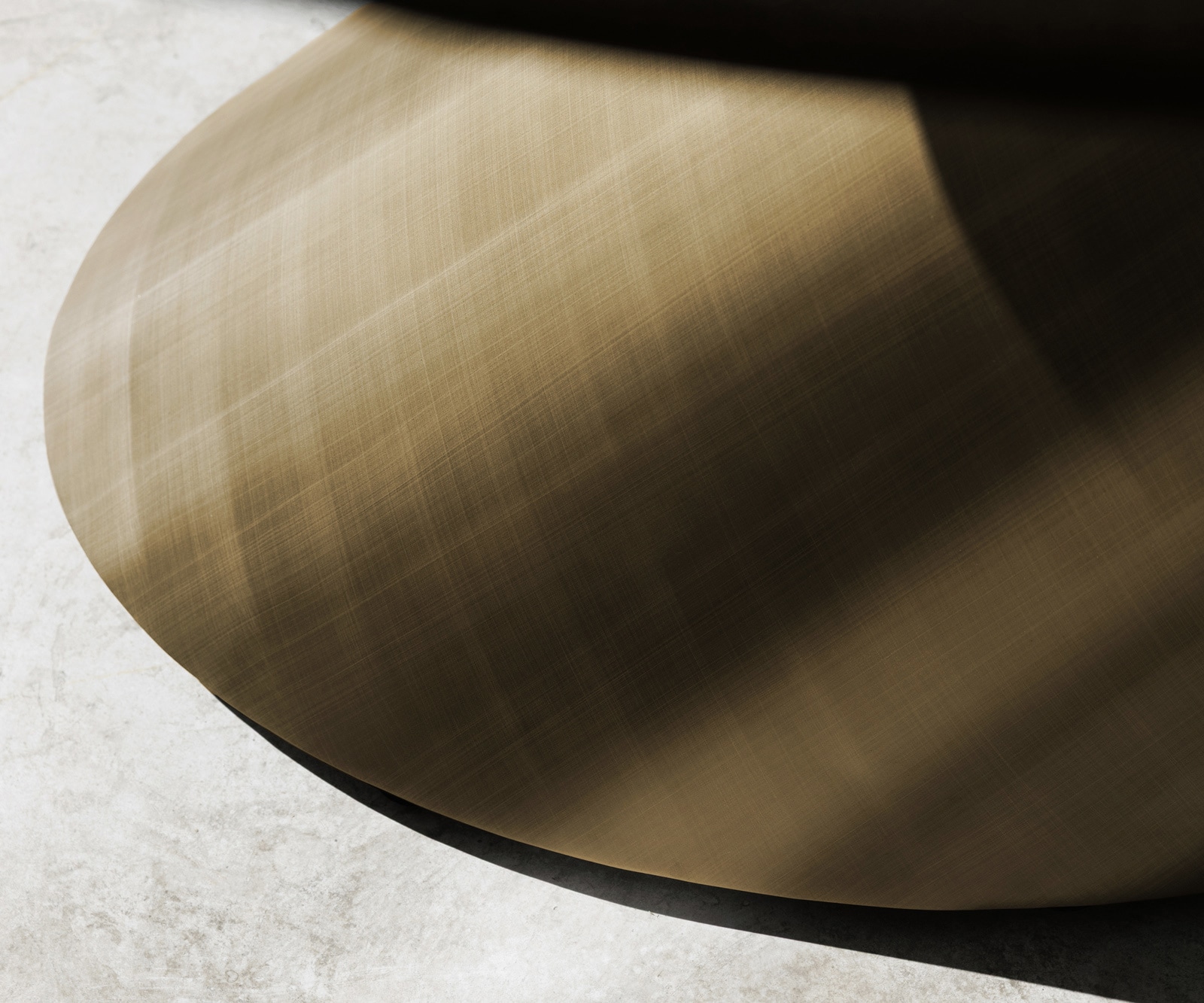 Table basse Edge Boot 140x80 cm céramique Minas Melange Conis doré métallique 7