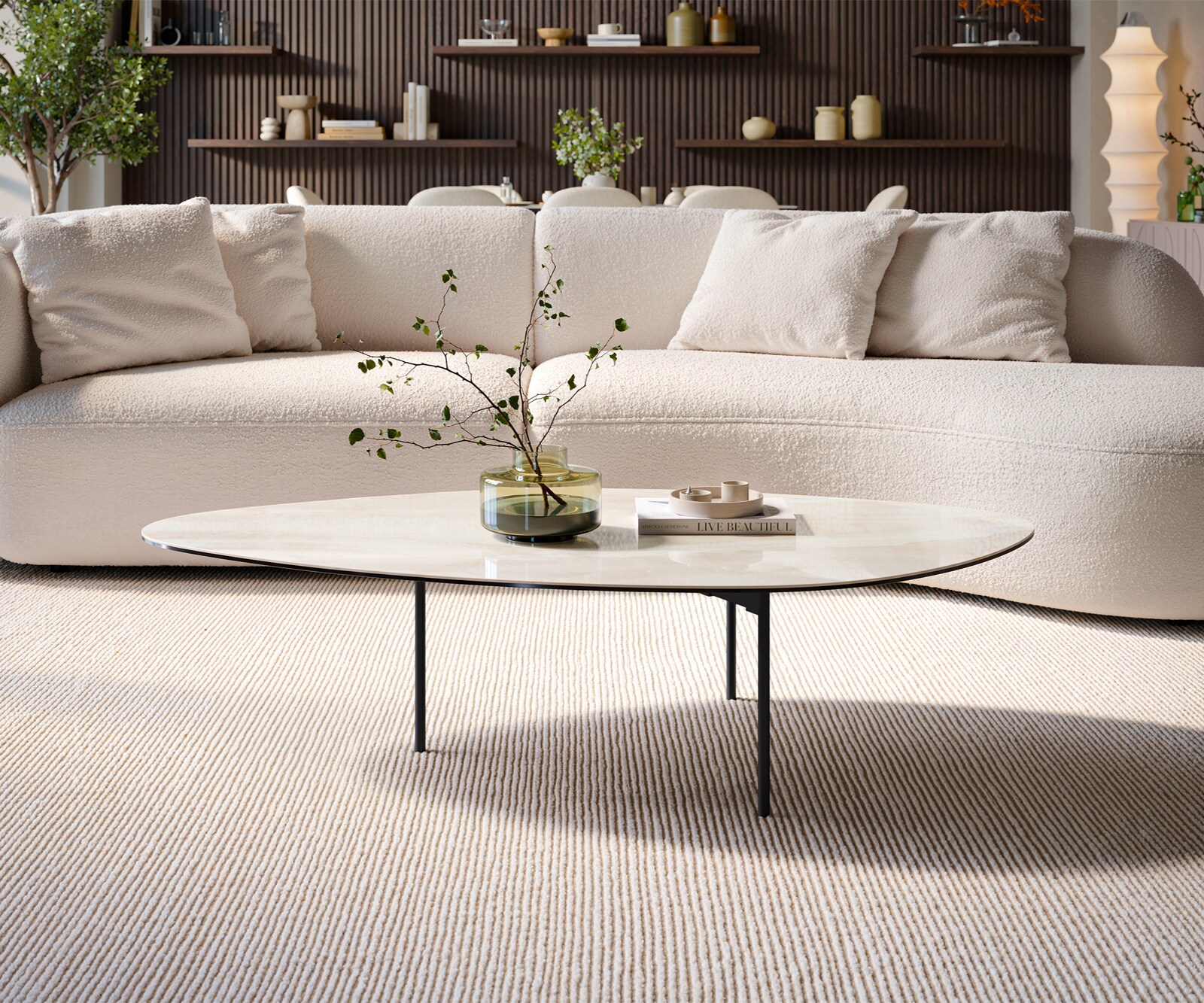 Table basse Edge organique 140x76 cm céramique Onyx Champagne Trive métal noir