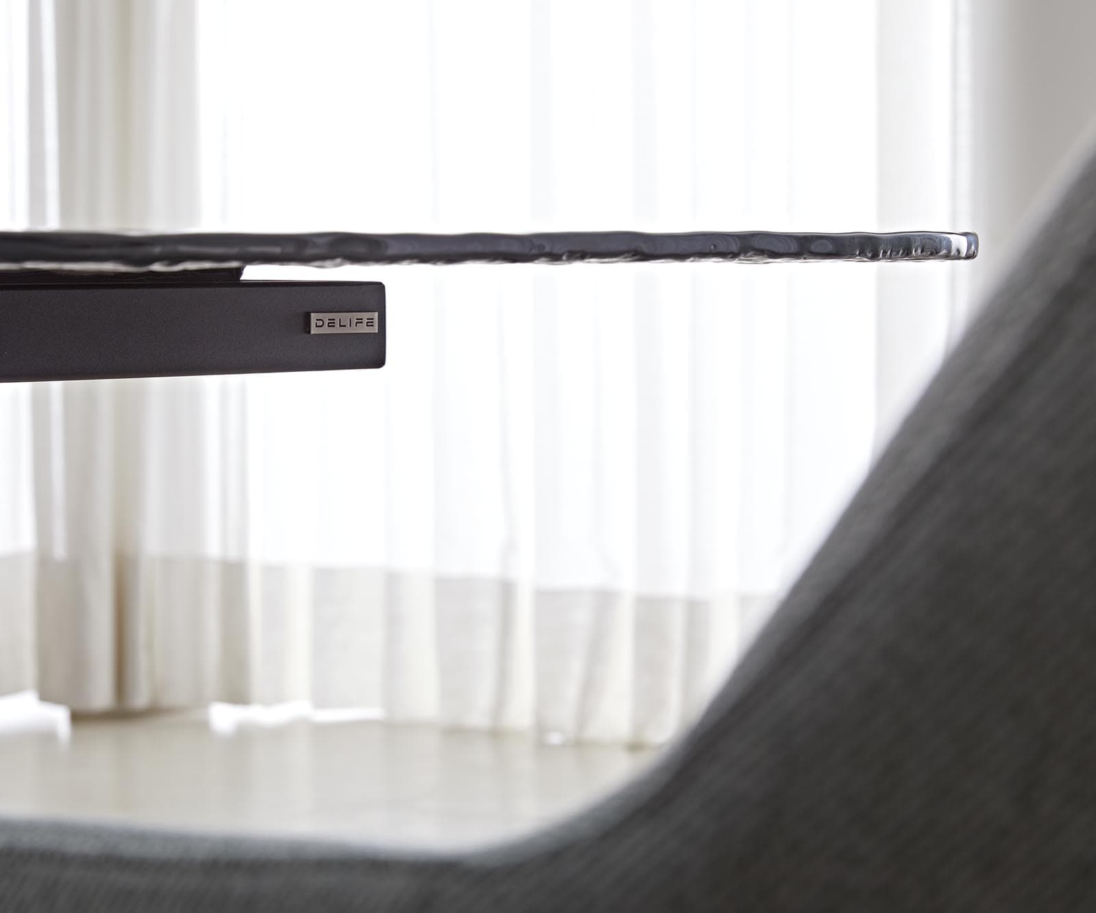 Esstisch Edge Boot 240x120 Reliefglas Rauchschwarz 3D-Design Infinity Metall Effektfinish Titan 6 Esstisch Edge Boot 240x120 Reliefglas Rauchschwarz 3D-Design Infinity Metall Effektfinish Titan 6