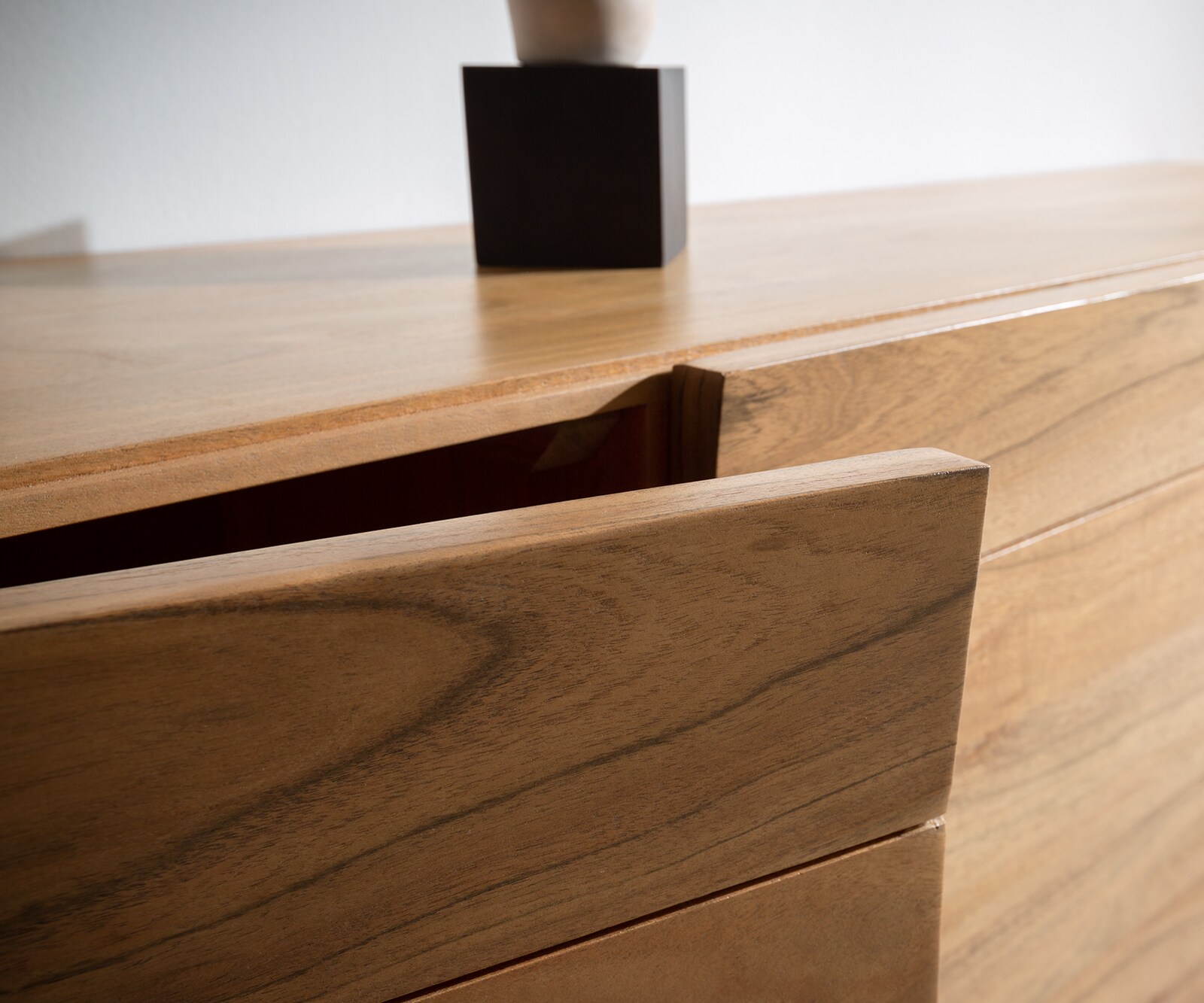 Sideboard Kayu 200x40x70 cm Akazie Natur 4 Türen V-Fuß 3
