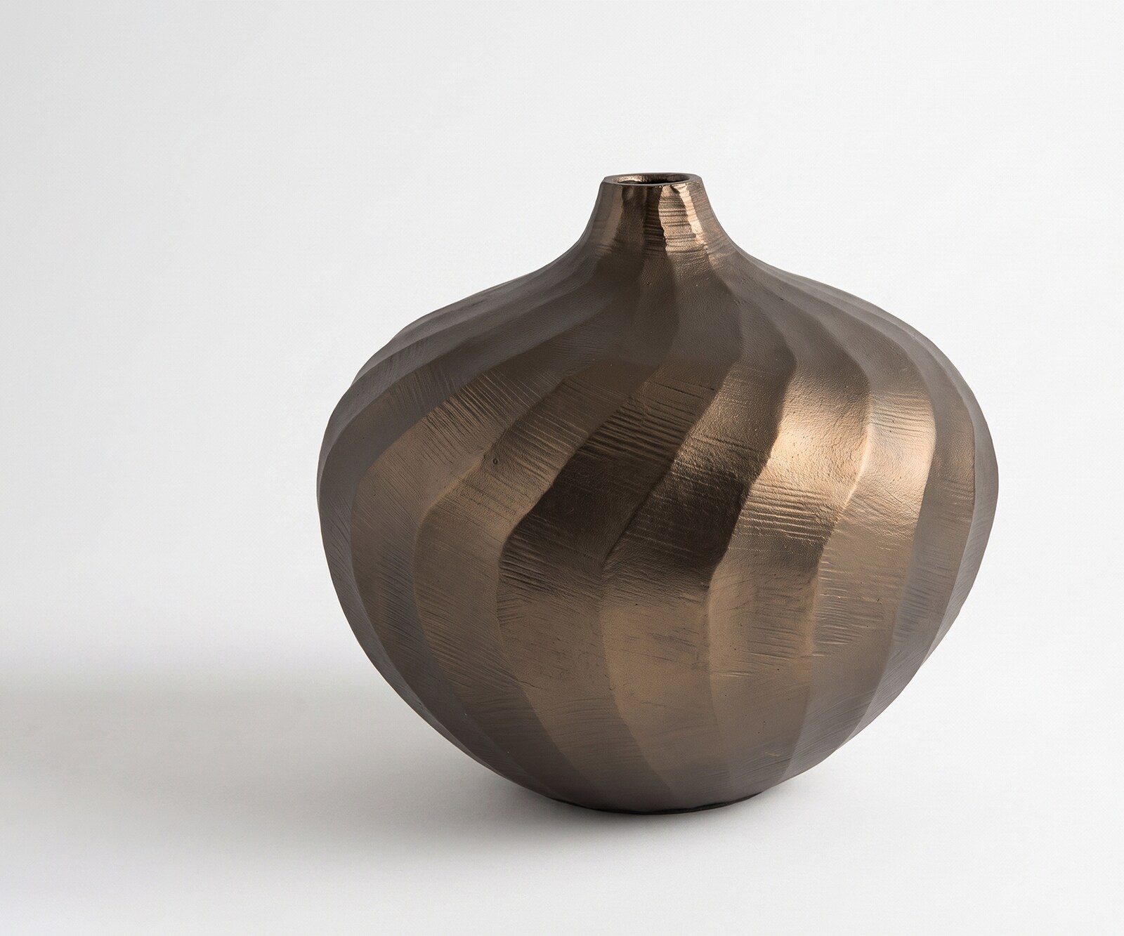 Vase Torvia B25 x T25 x H23 cm Aluminium Aurum Satin Handgemacht