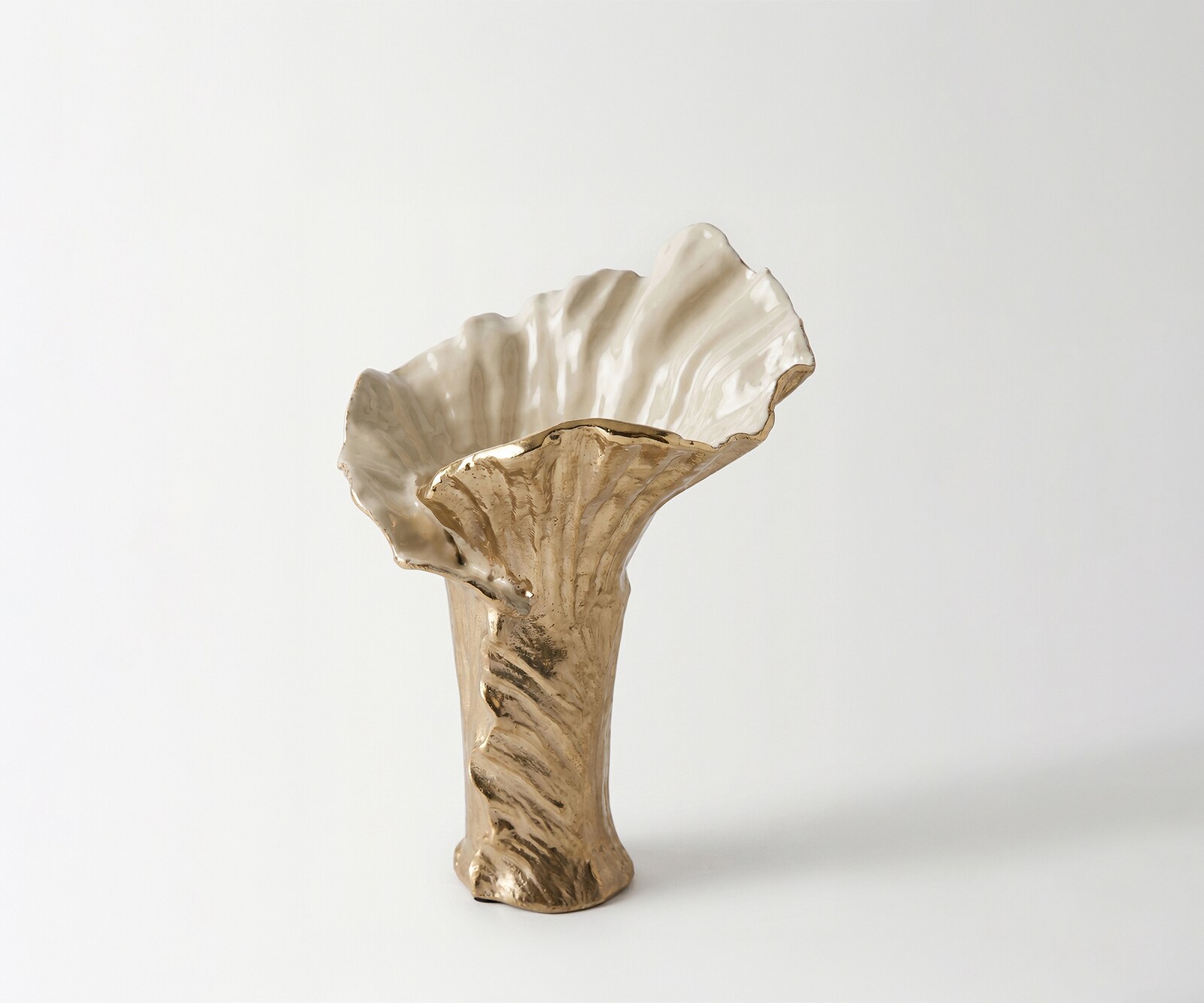 Vase Floris B31 x T30 x H42 cm Aluminium Champagner Ivory Handgemacht