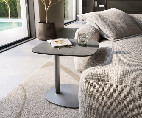 Beistelltisch Edge Boot 50x50 cm Keramik Beton Grau Eleny Edelstahl gebürstet