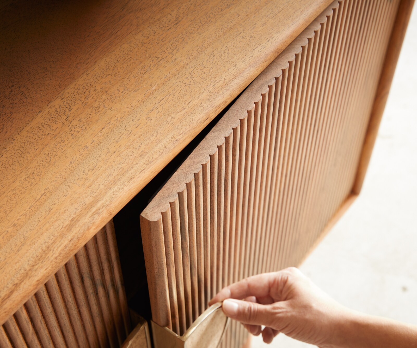 Sideboard Surimu 175 cm Akazie Hellbraun 4 Türen 2 Fächer Kork-Griff Holzfüße 5
