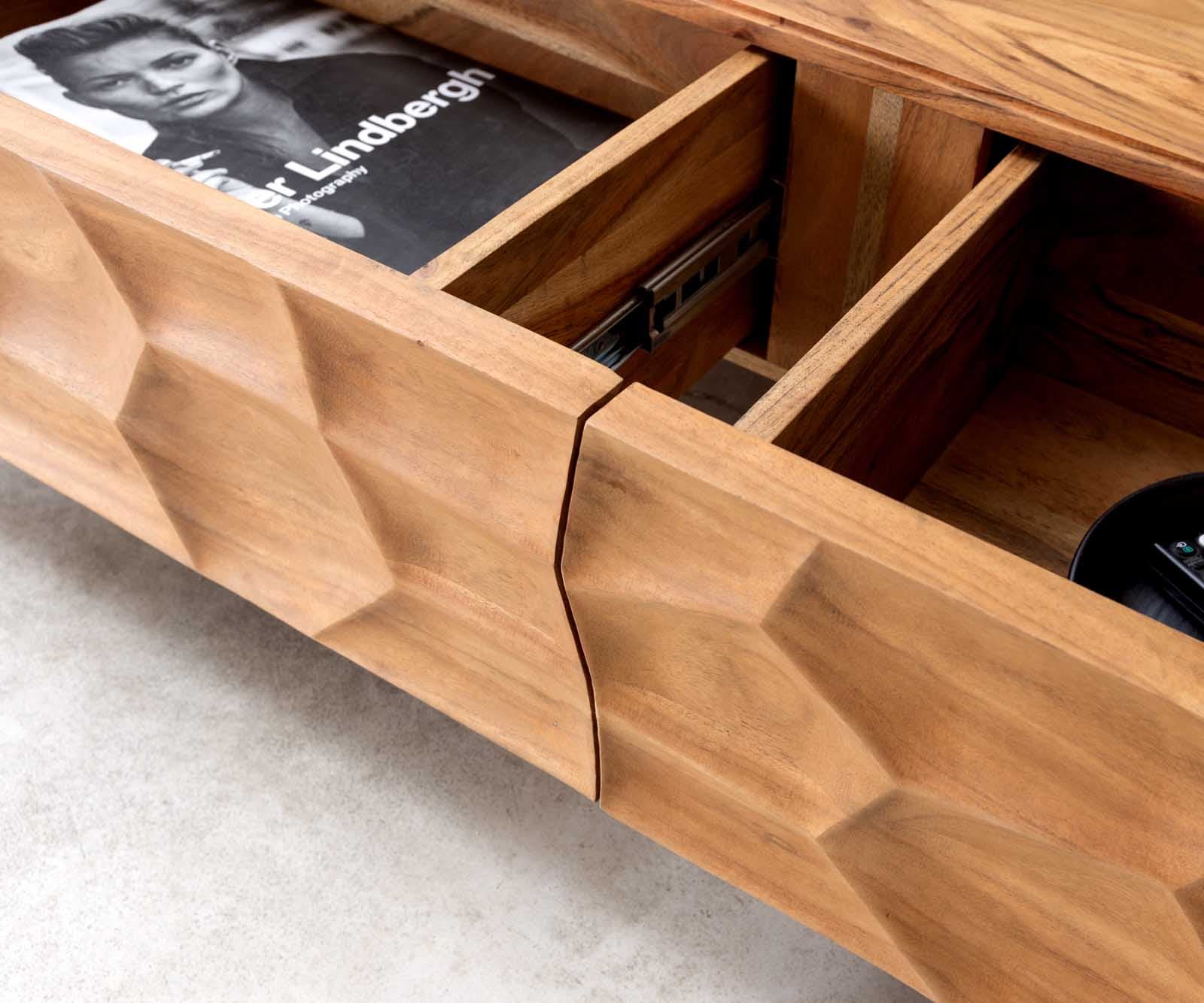 Couchtisch Solu 120x70 cm Akazie Natur 4 Schübe Fuß schwebend Metall Schwarz 3D-Front 4 Couchtisch Solu 120x70 cm Akazie Natur 4 Schübe Fuß schwebend Metall Schwarz 3D-Front 4