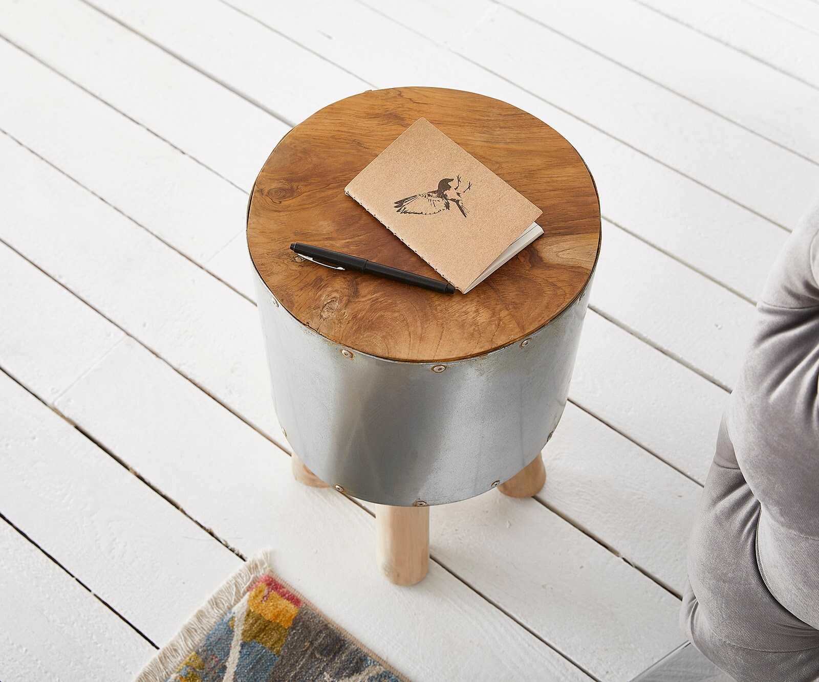 Hocker rund Teak Antik-Optik 30x30 cm Metall Nieten ummantelt 1