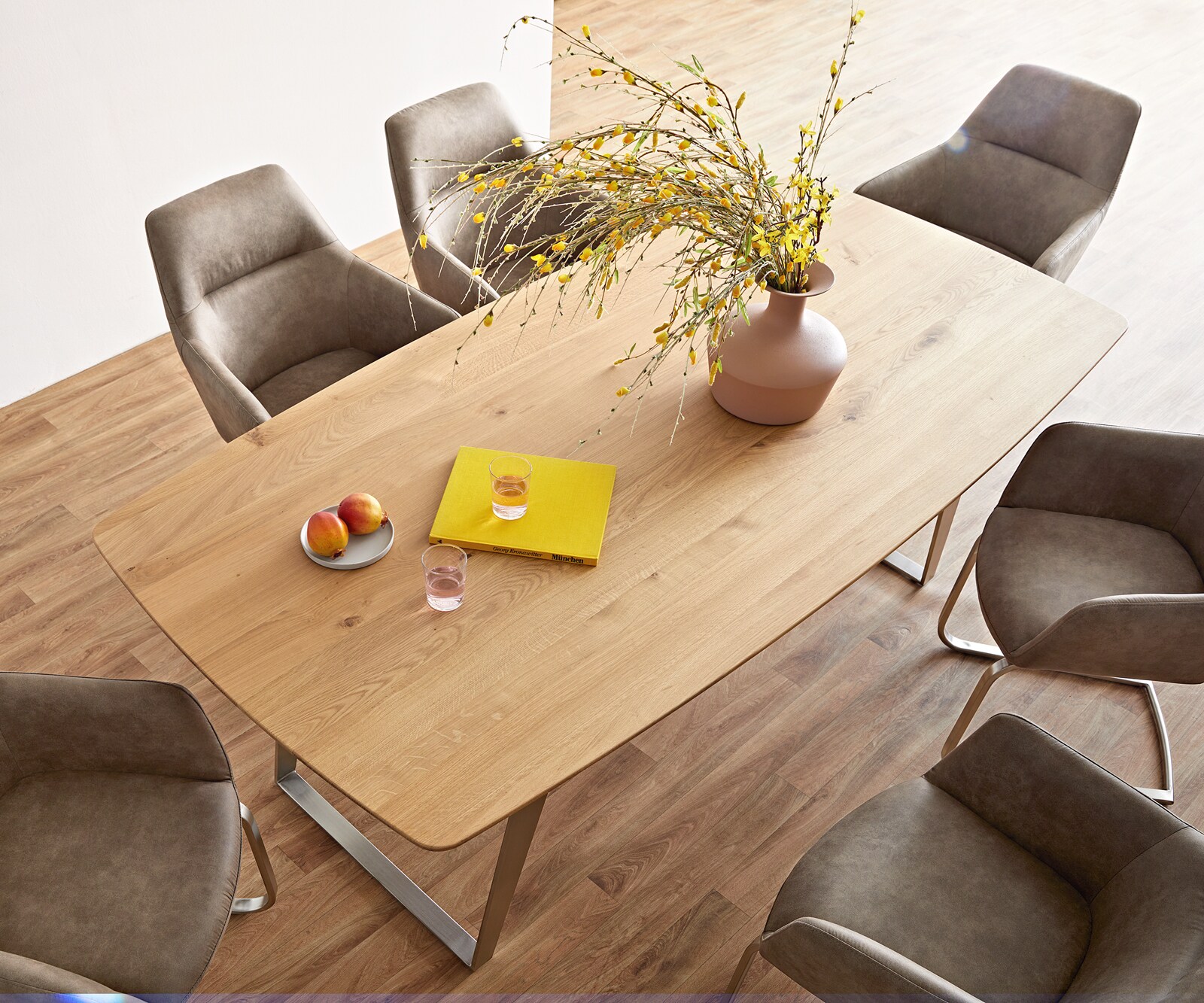 Table à manger Edge Boot 200x100x2,5-3 chêne nature acier inoxydable inclinée bord suisse 2