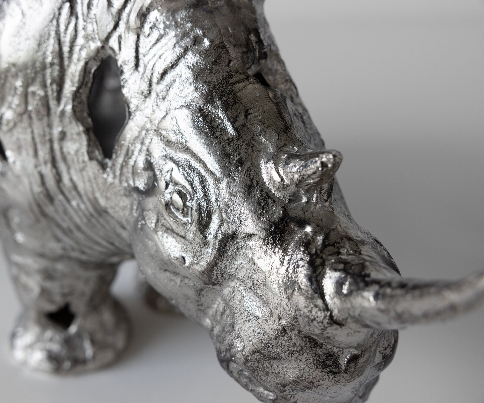 Figur Rinoro B53 x T19 x H30 cm Aluminium Platin Handgemacht 3