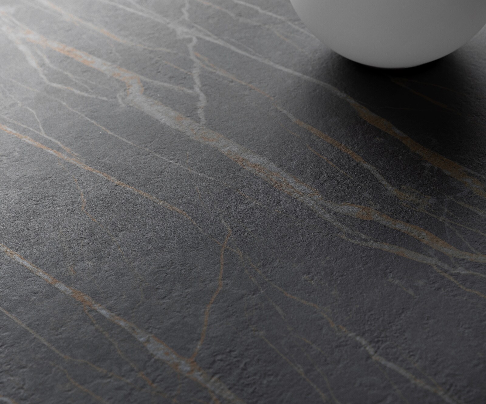 Table basse Edge Boot 140x80 cm céramique Laminam® Noir Desir brun Parabi argent métallique 5