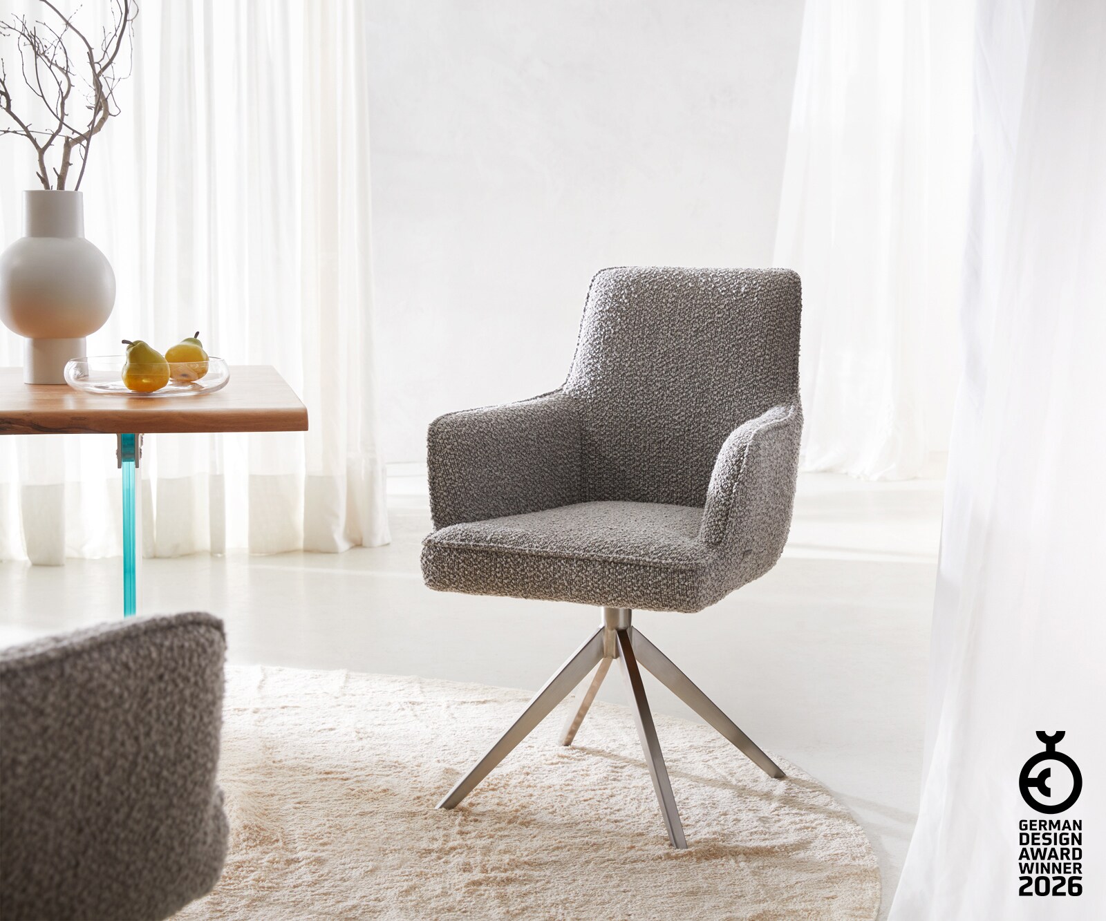 Chaise-pivotante Heira-Flex avec accoudoirs bouclé gris argenté pied croisé large acier inoxydable brossé pivotement sur 360° ressorts ensachés