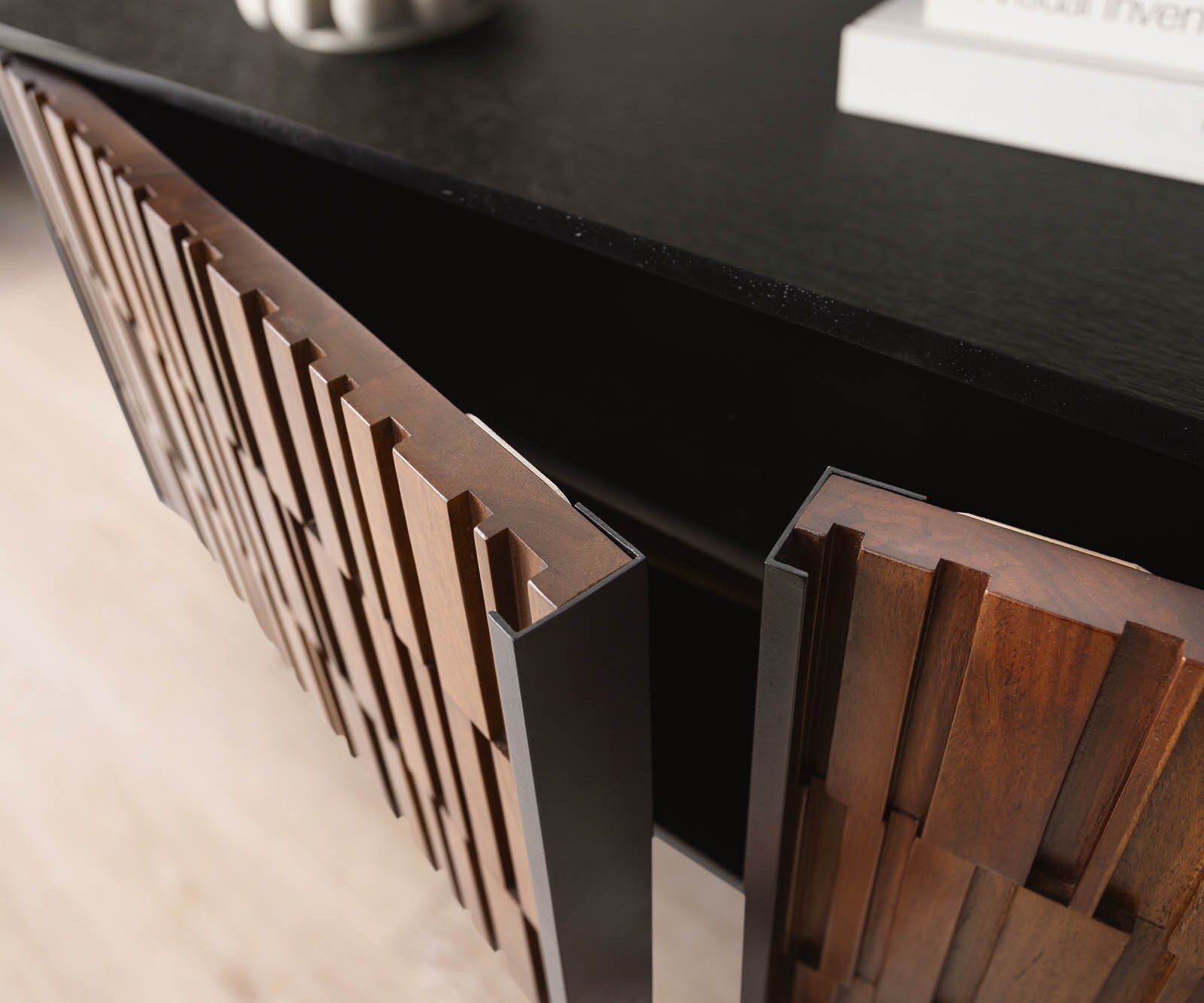 Meuble-TV Kallam 200 cm Sheesham noyer manguier noir métal noir 4 portes 3