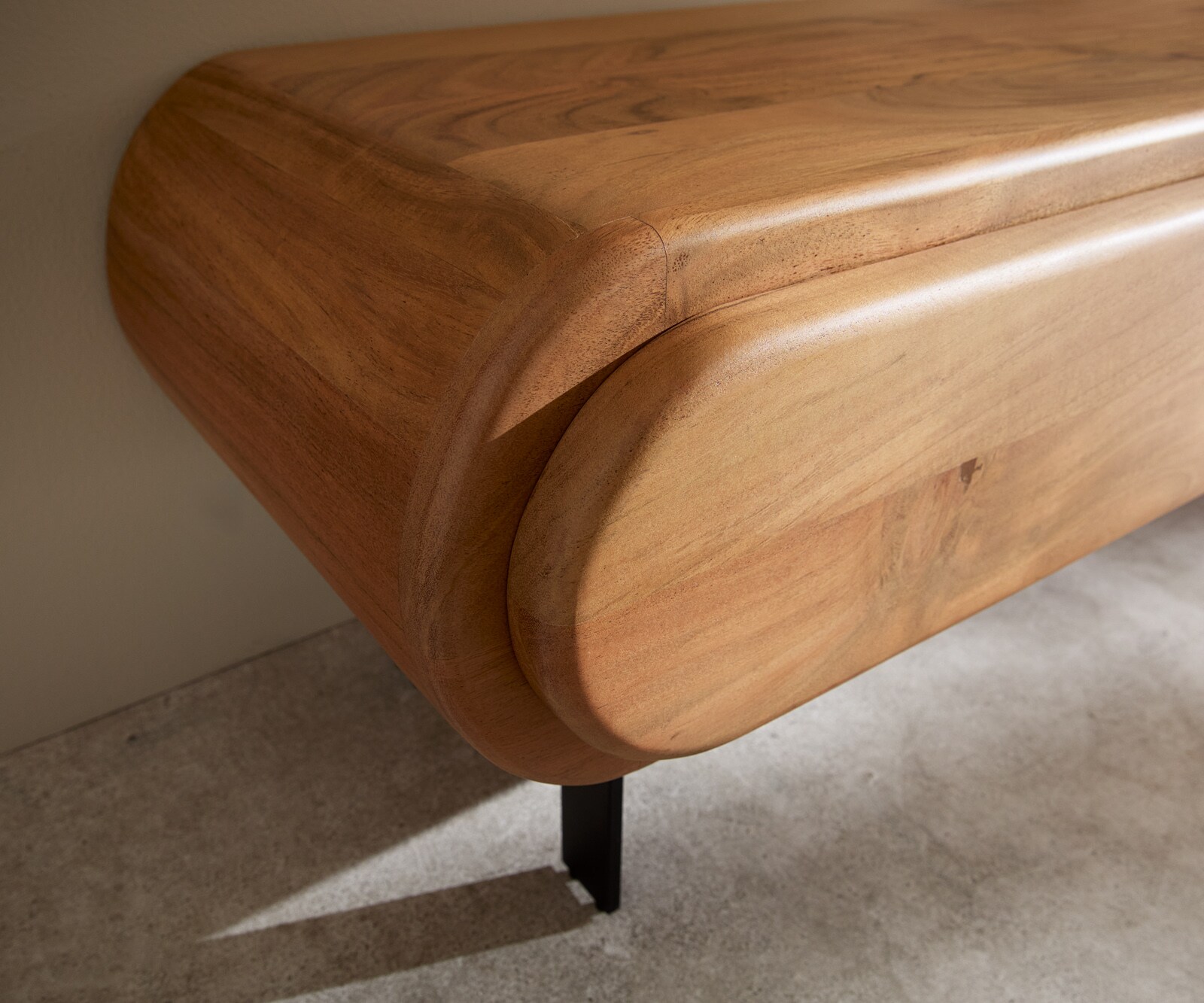 Lowboard Sohara 175 cm Akazie Natur 4 Türen L-Fuß schwarz 6