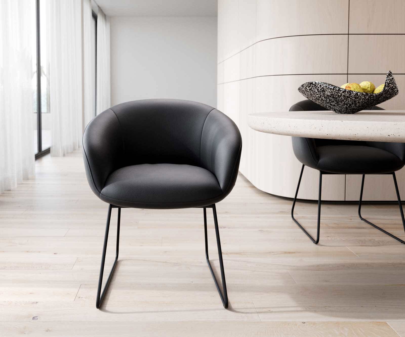 Chaise-de-salle-à-manger Vinka-Flex avec accoudoirs cuir de vache noir pied trapèze noir ressorts ensachés 1