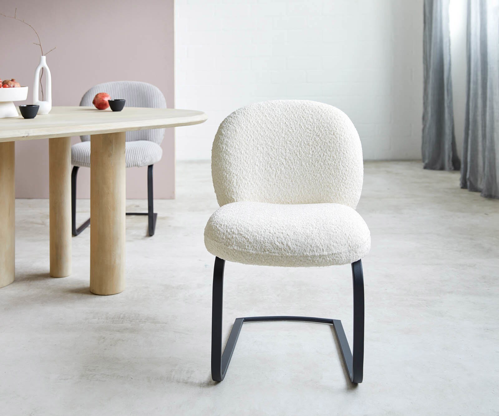 Freischwinger Nube-Flex Bouclé Weiß Freischwinger flach Schwarz Taschenfederkern 2