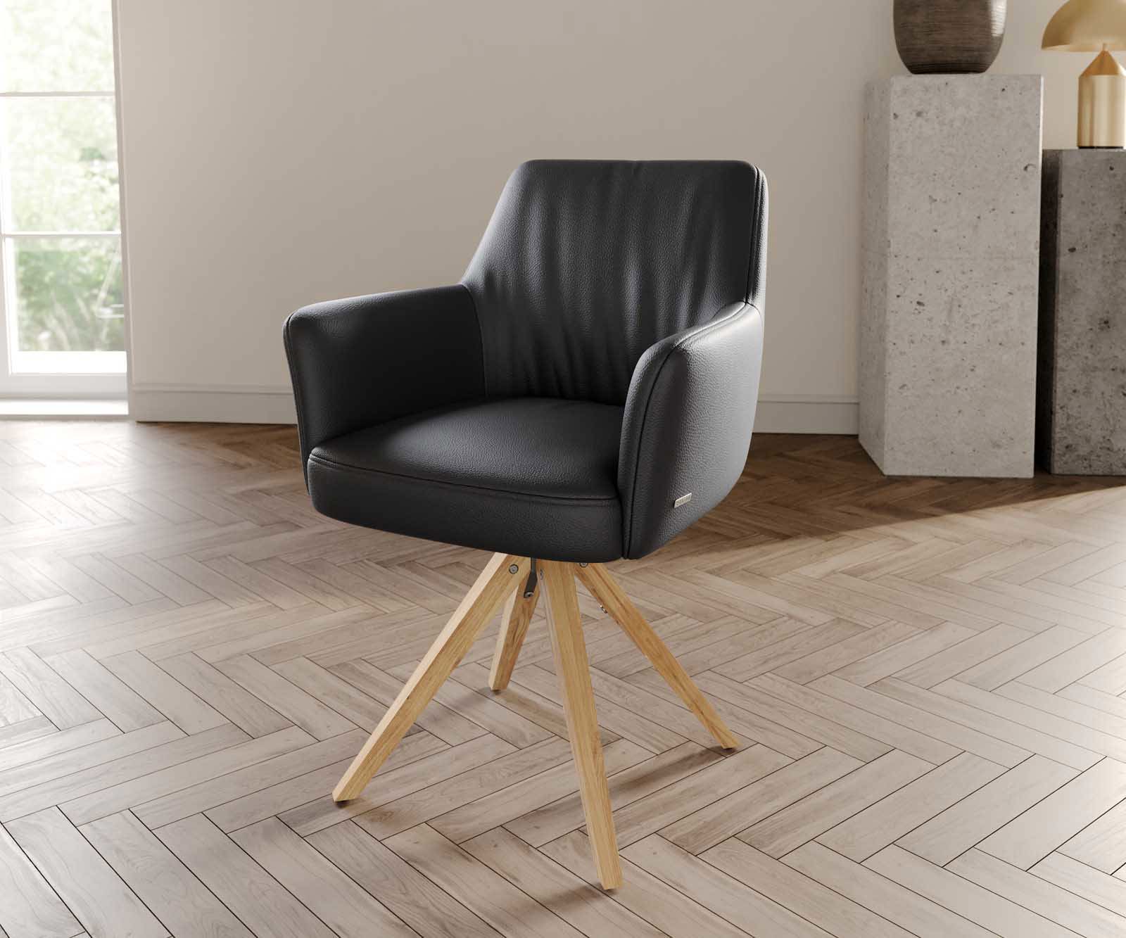Chaise-pivotante Xana-Flex avec accoudoirs cuir de vache noir pied en bois angulaire naturel ressorts ensachés pivote sur 180°