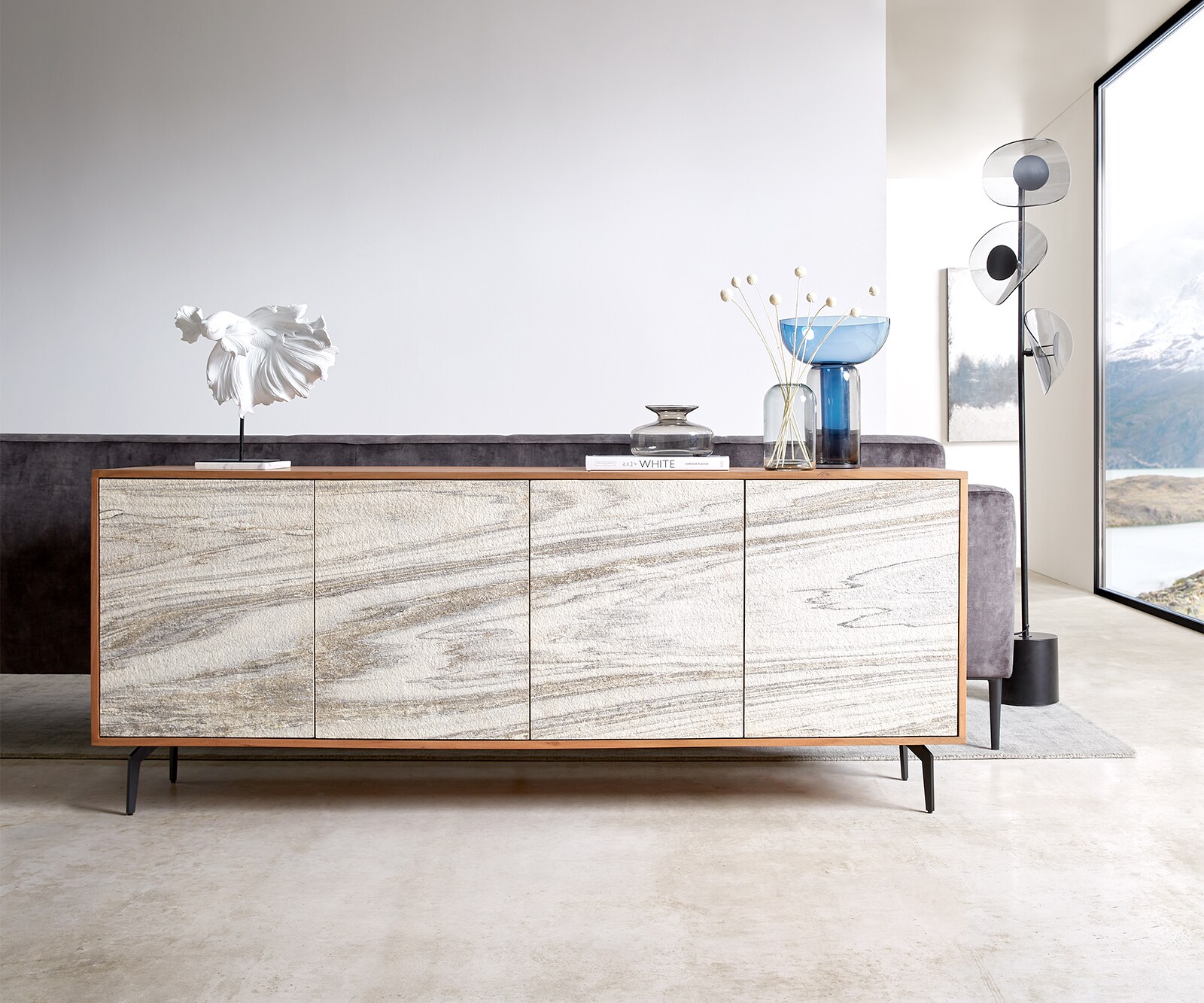 buffet Kleo 175 cm acacia naturel 4 portes pieds angulaires métal noir 1