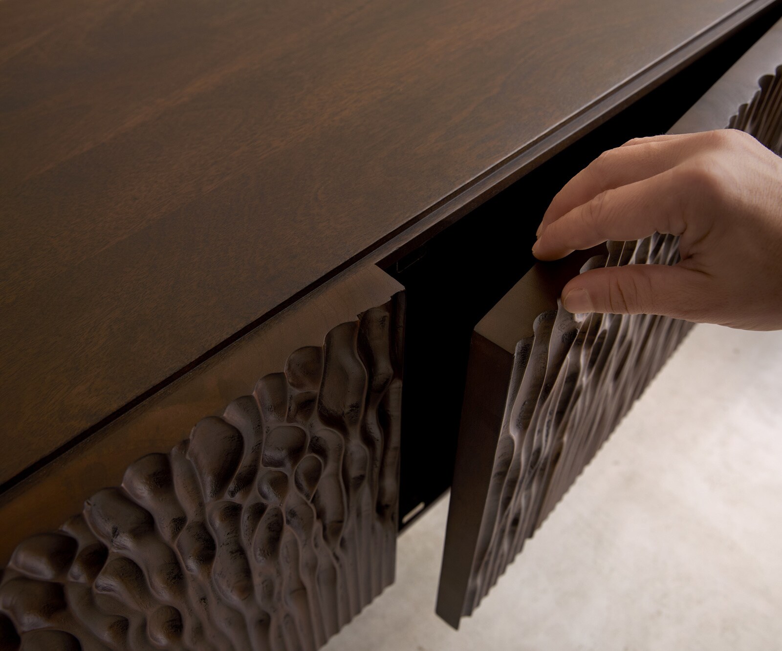 Lowboard Follia 200 cm Mango Braun 4 Türen Winkelfuß Metall Schwarz 3