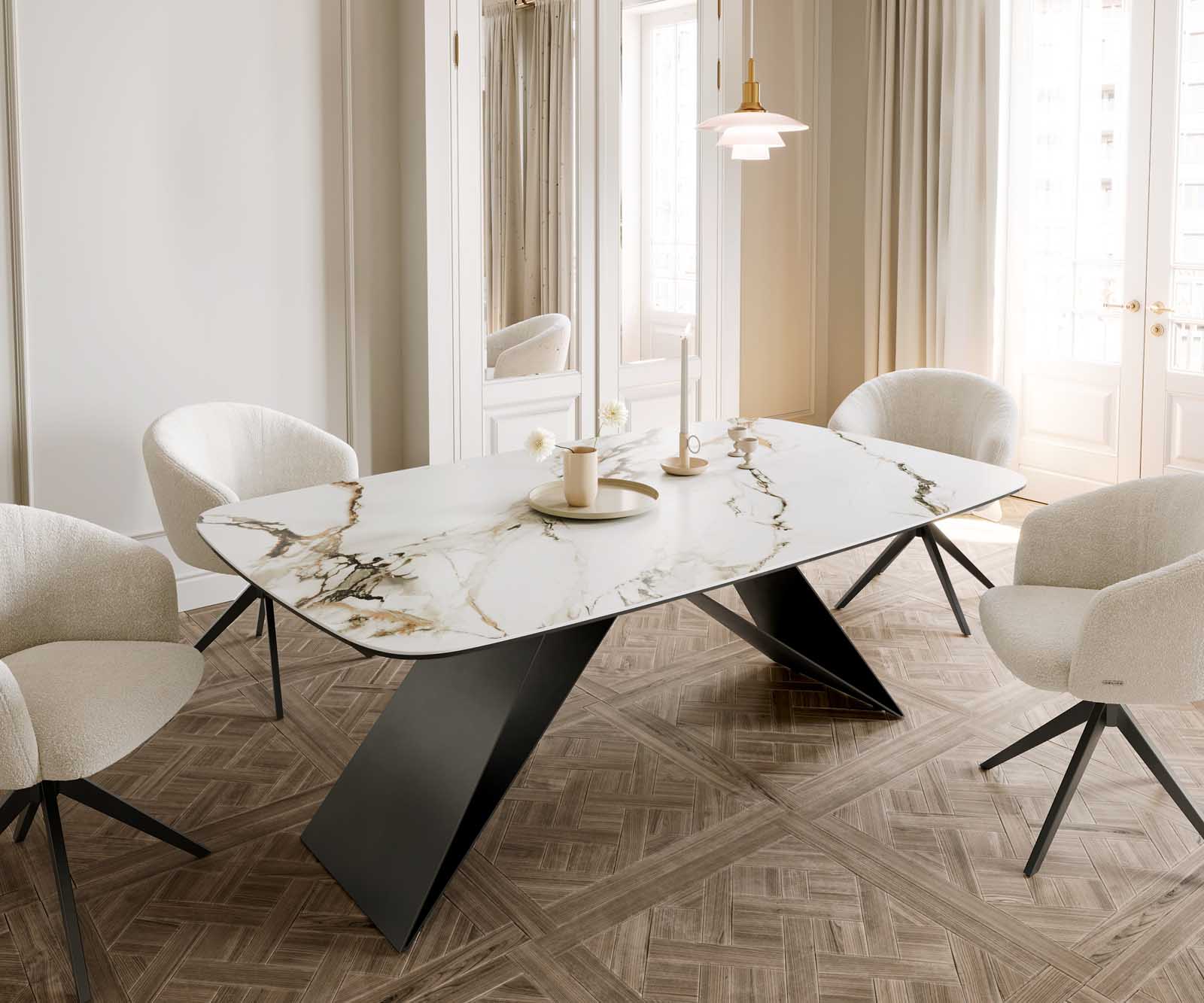 Esstisch Edge Boot 200x100 Keramik Calacatta Luxe Weiß-Gold-Grau V-Gestell Flachstahl Schwarz Esstisch Edge Boot 200x100 Keramik Calacatta Luxe Weiß-Gold-Grau V-Gestell Flachstahl Schwarz