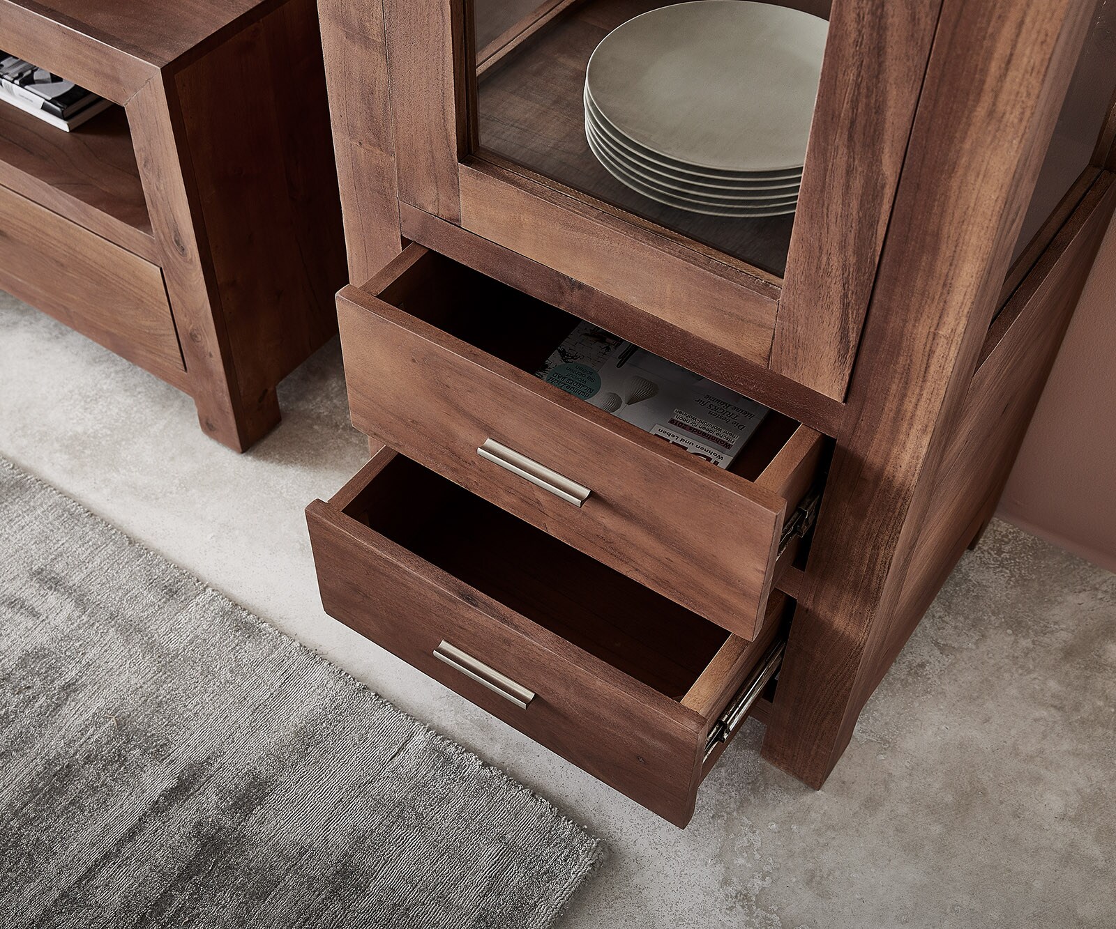Buffet Indra acacia marron vitré avec 2 tiroirs 1 porte 6